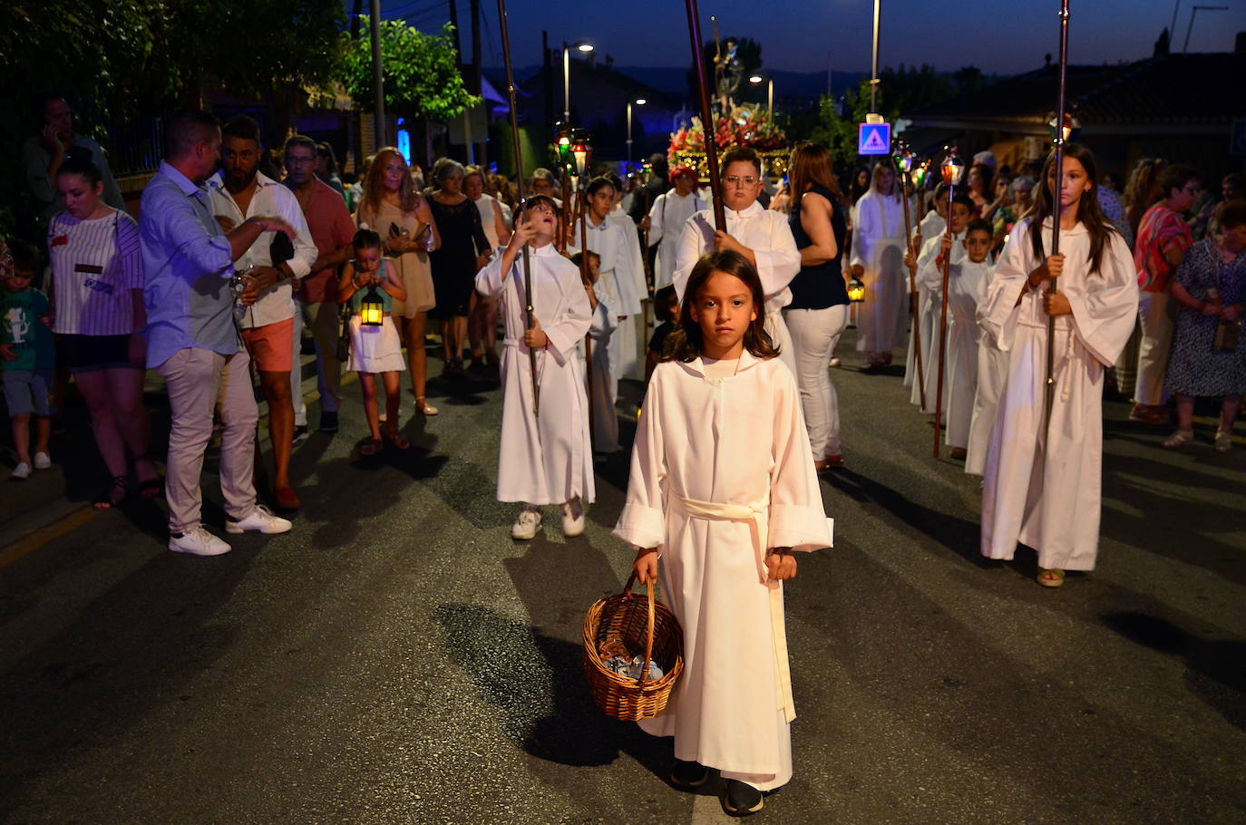 Procesión en honor a San Roque y la Virgen del Rosario en Huétor Vega