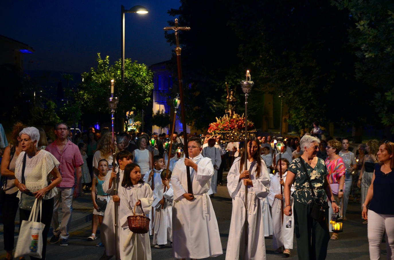 Procesión en honor a San Roque y la Virgen del Rosario en Huétor Vega