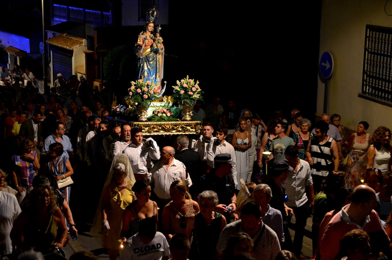 Procesión en honor a San Roque y la Virgen del Rosario en Huétor Vega