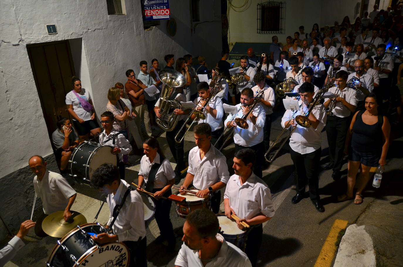 Procesión en honor a San Roque y la Virgen del Rosario en Huétor Vega