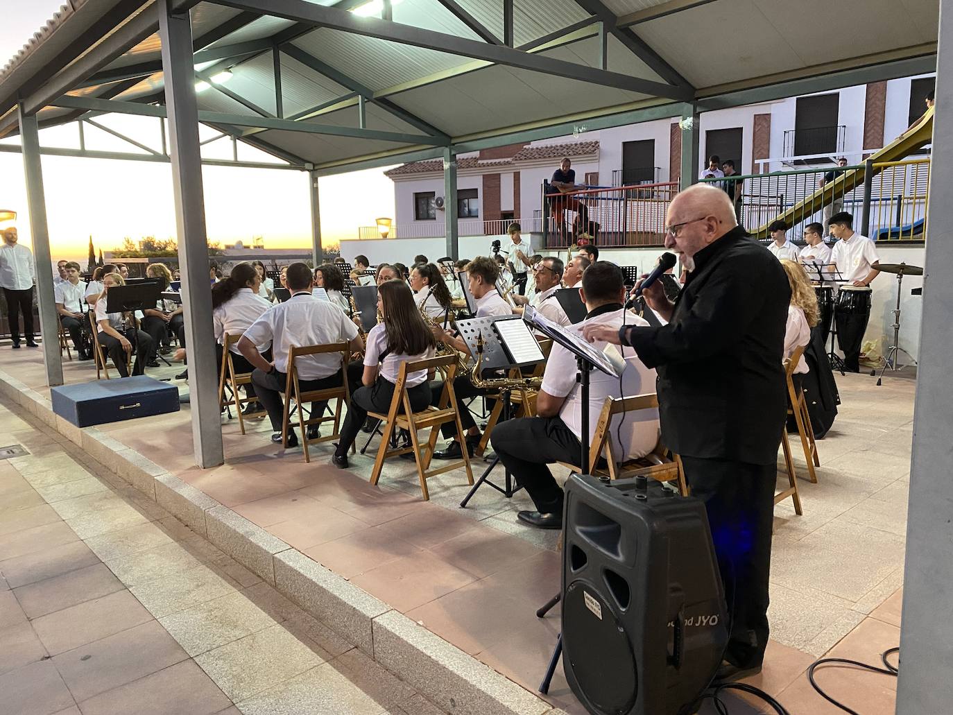 Pepe Cantero presenta a la Banda Municipal Amantes de la Música de Campillos.
