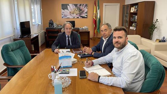 El Ayuntamiento de Huétor Vega traslada al delegado de Salud las necesidades del centro médico