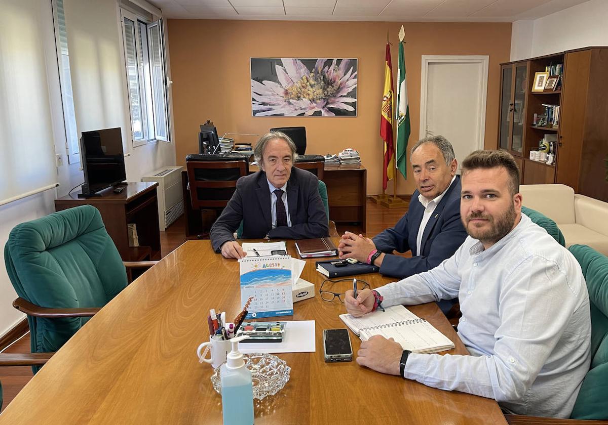 El Ayuntamiento de Huétor Vega traslada al delegado de Salud las necesidades del centro médico