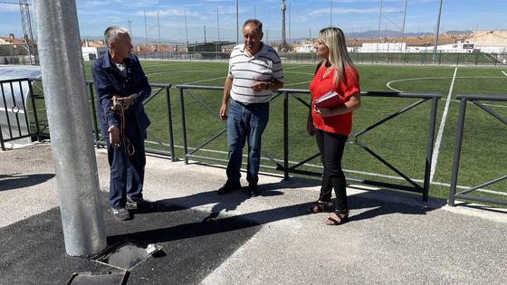 El campo de fútbol 7 de Huétor Vega ya dispone de iluminación