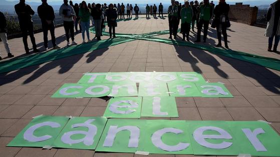 Huétor Vega celebra el Día Mundial contra el Cáncer de Mama por partida doble