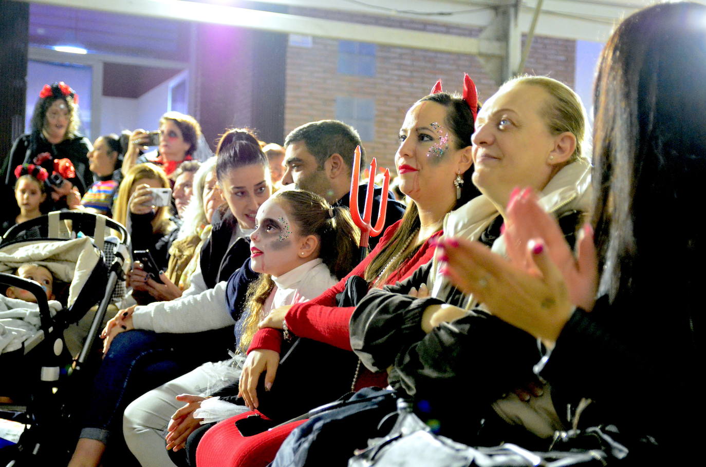 La gente de Huétor Vega se transforma en Halloween