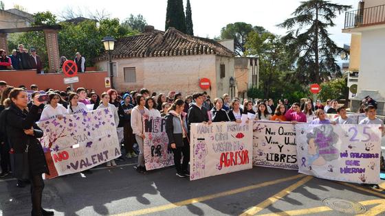 25N en Huétor Vega: fútbol femenino, teatro y actividades en los centros educativos