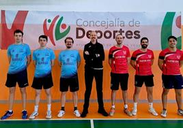 El Huétor Vega, a la derecha, este pasado domingo en el pabellón La Libertad.