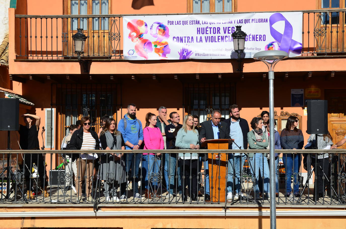 La juventud toma la voz en Huétor Vega por el 25N