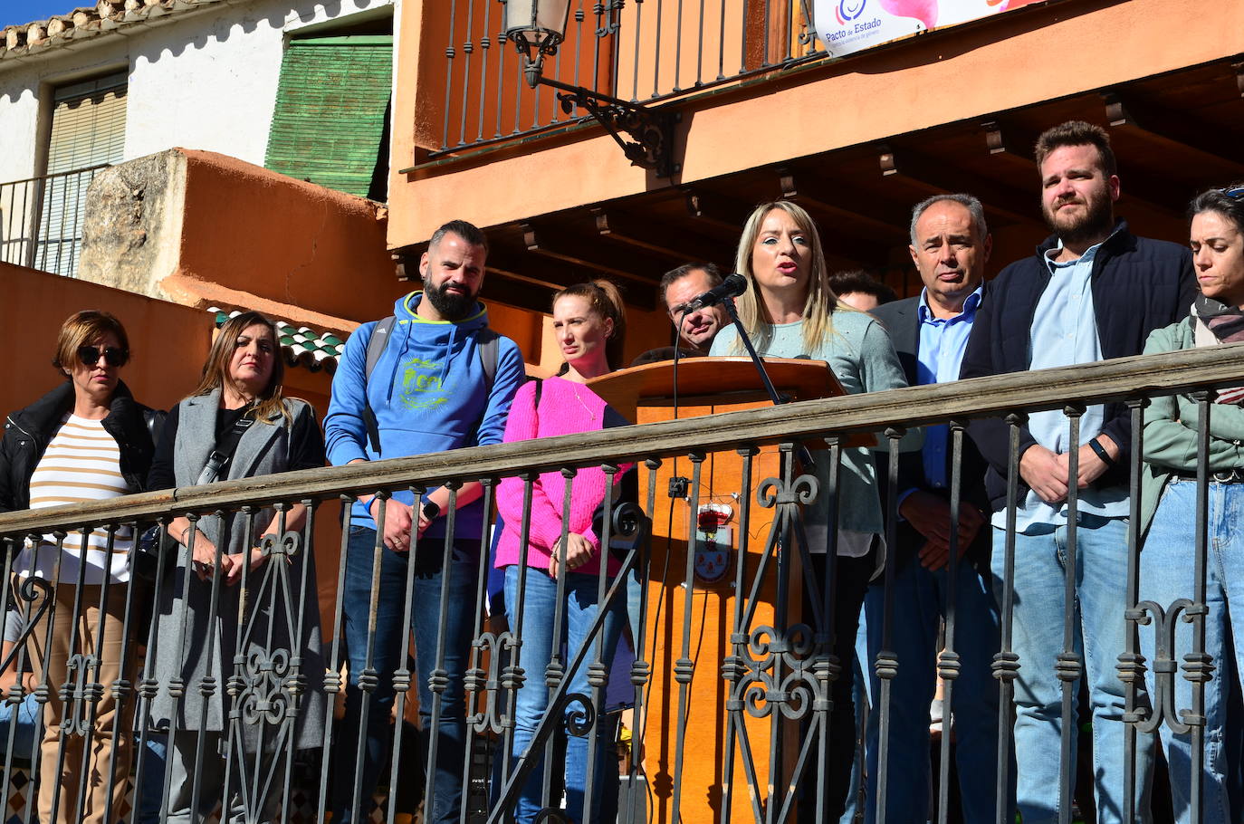 La juventud toma la voz en Huétor Vega por el 25N