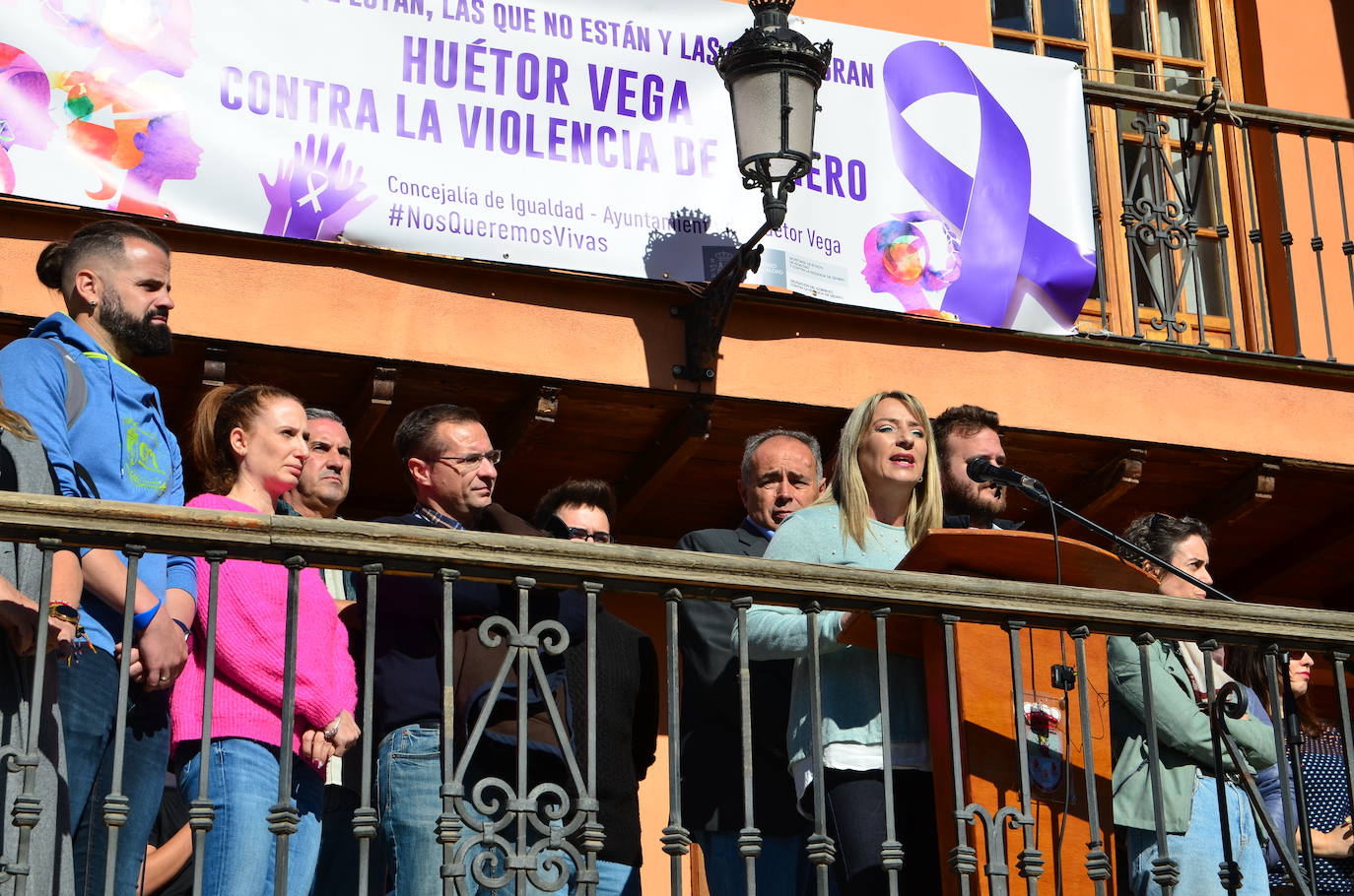 La juventud toma la voz en Huétor Vega por el 25N