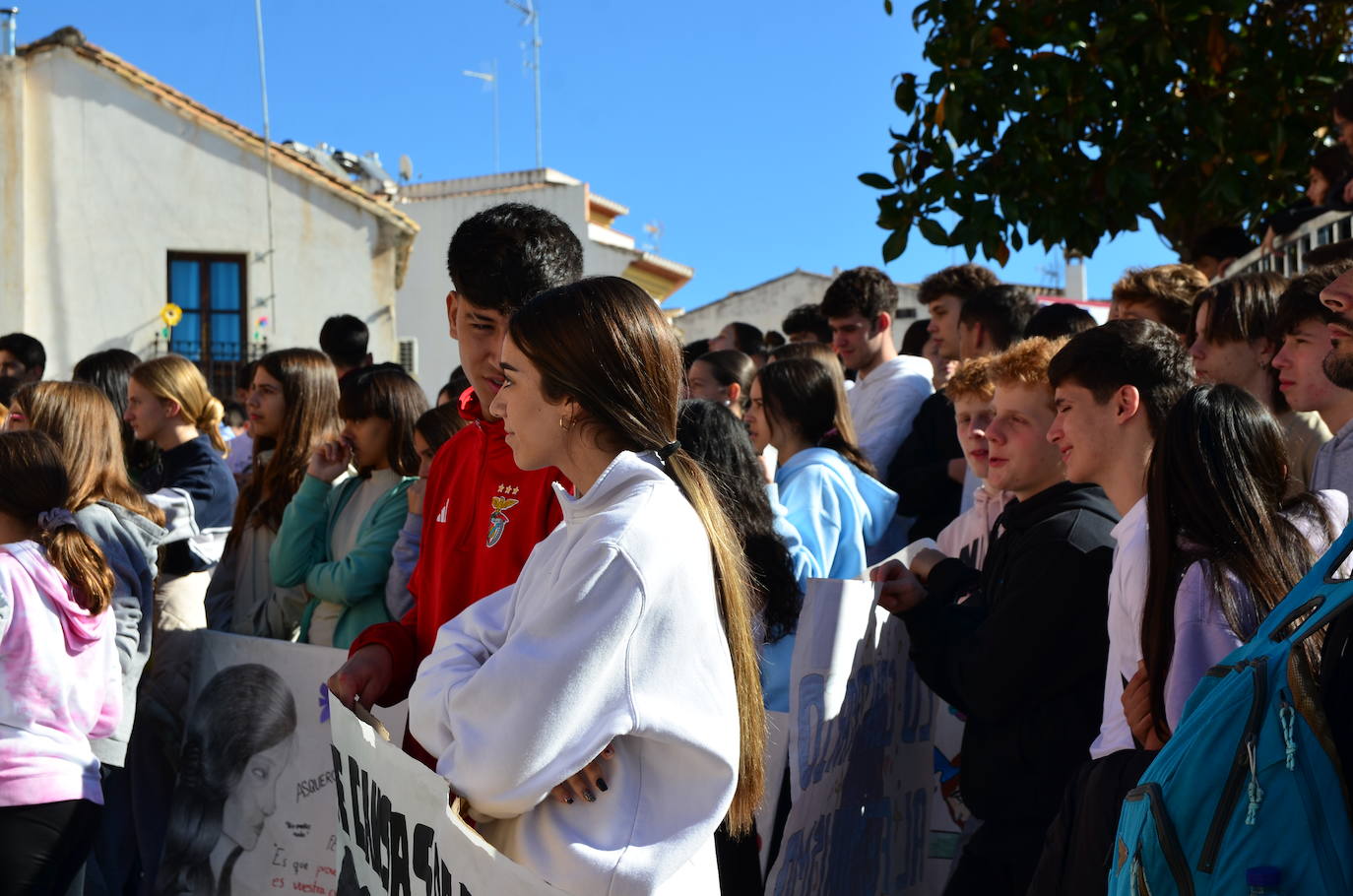 La juventud toma la voz en Huétor Vega por el 25N