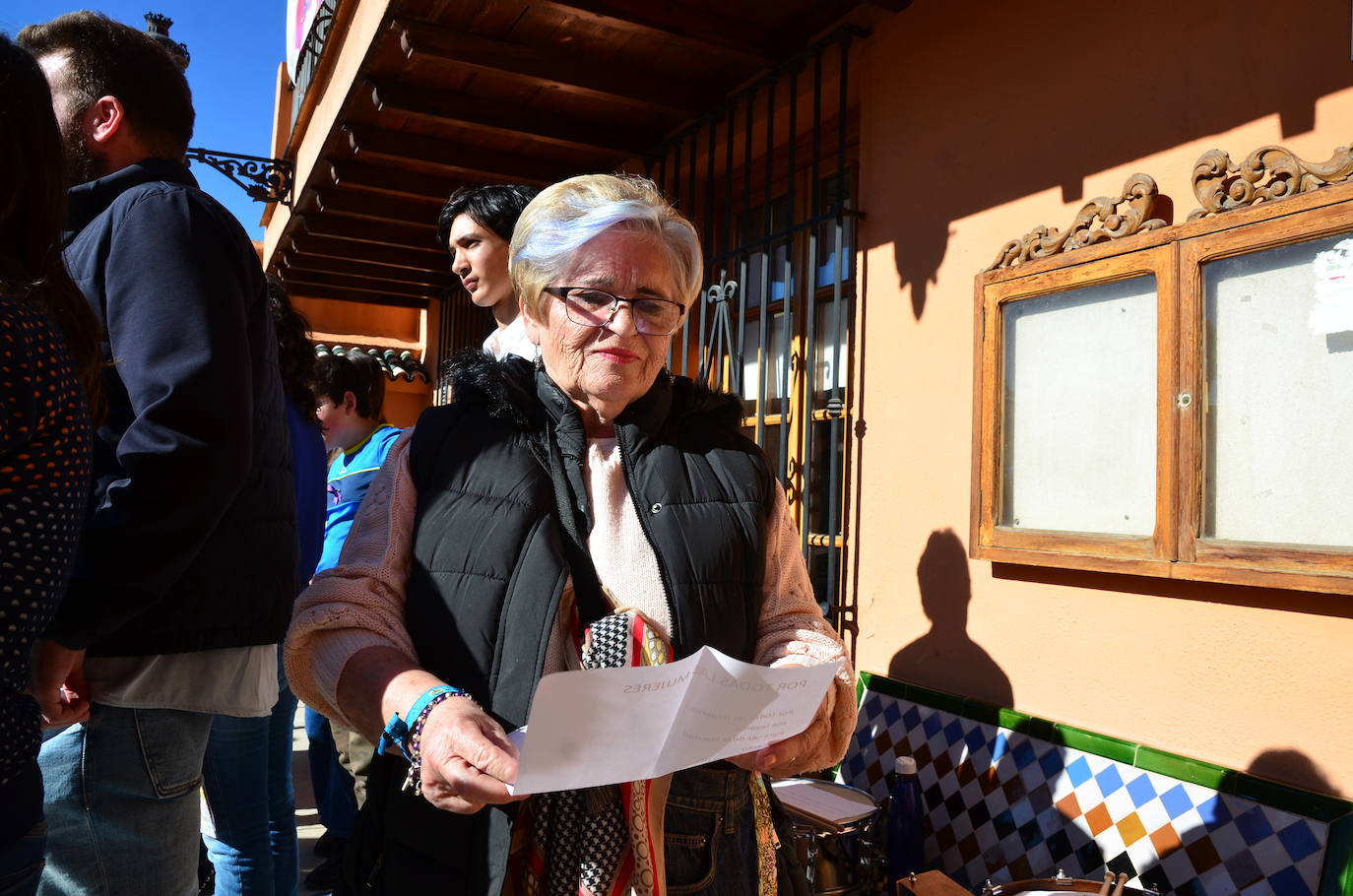 La juventud toma la voz en Huétor Vega por el 25N