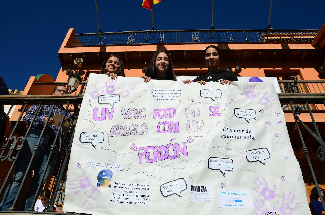 La juventud toma la voz en Huétor Vega por el 25N