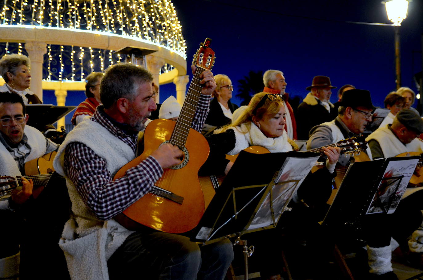 Fiesta de villancicos y panderetas en Huétor Vega