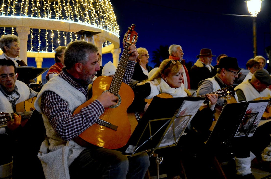 Fiesta de villancicos y panderetas en Huétor Vega