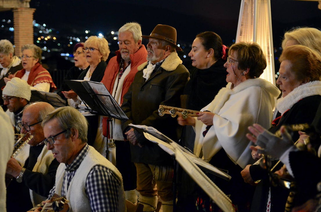 Fiesta de villancicos y panderetas en Huétor Vega