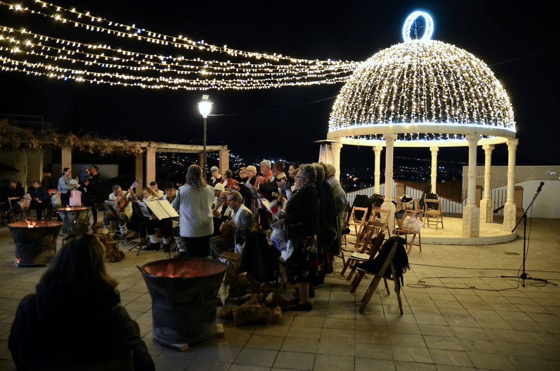 Fiesta de villancicos y panderetas en Huétor Vega
