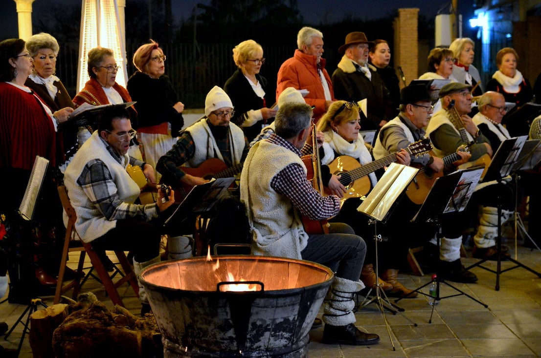 Fiesta de villancicos y panderetas en Huétor Vega