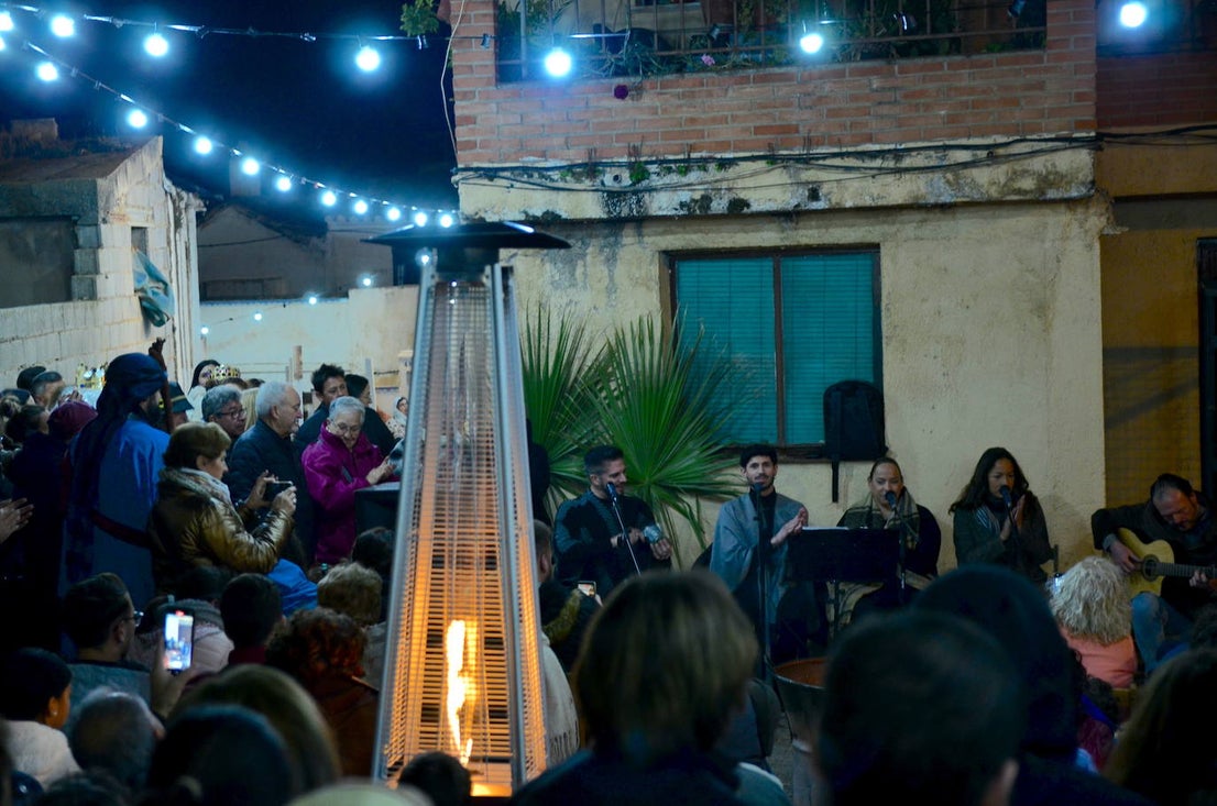 La Zambomba Flamenca de Huétor Vega agita el barrio de Los Corteses