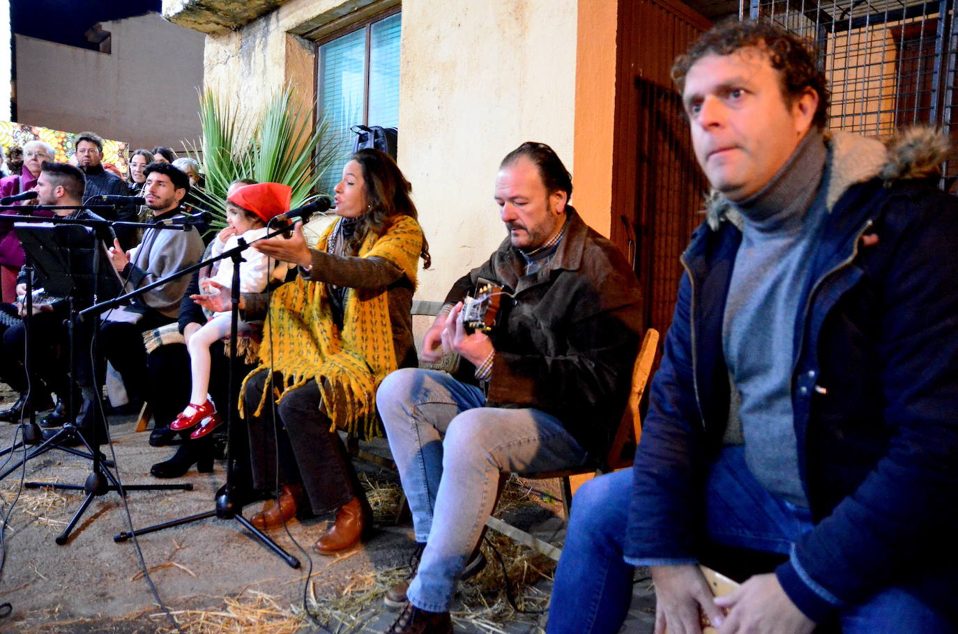 La Zambomba Flamenca de Huétor Vega agita el barrio de Los Corteses