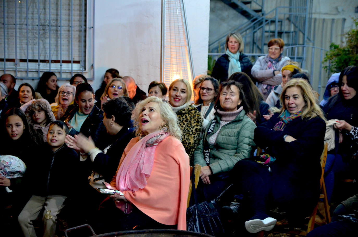 La Zambomba Flamenca de Huétor Vega agita el barrio de Los Corteses