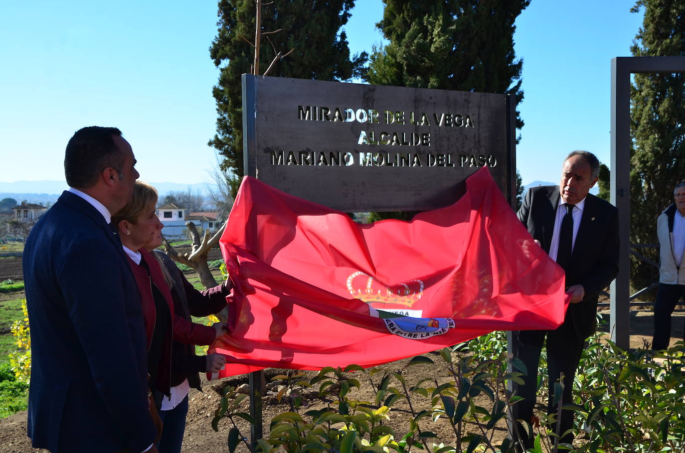 Huétor Vega inaugura el Mirador de la Vega Alcalde Mariano Molina del Paso