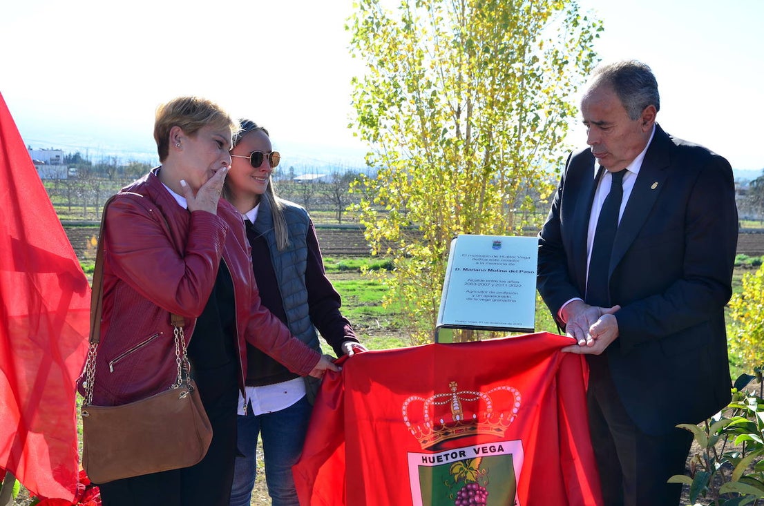 Huétor Vega inaugura el Mirador de la Vega Alcalde Mariano Molina del Paso