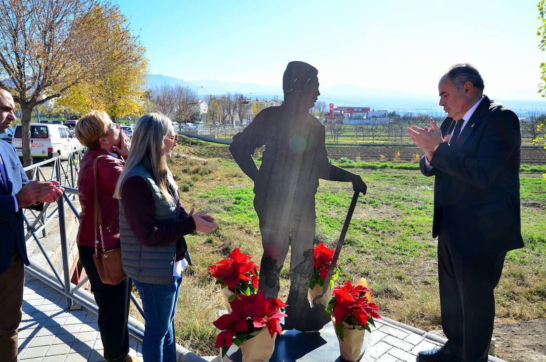 Huétor Vega inaugura el Mirador de la Vega Alcalde Mariano Molina del Paso