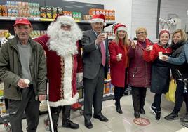 Papá Noel, en un establecimiento comercial de Huétor Vega.