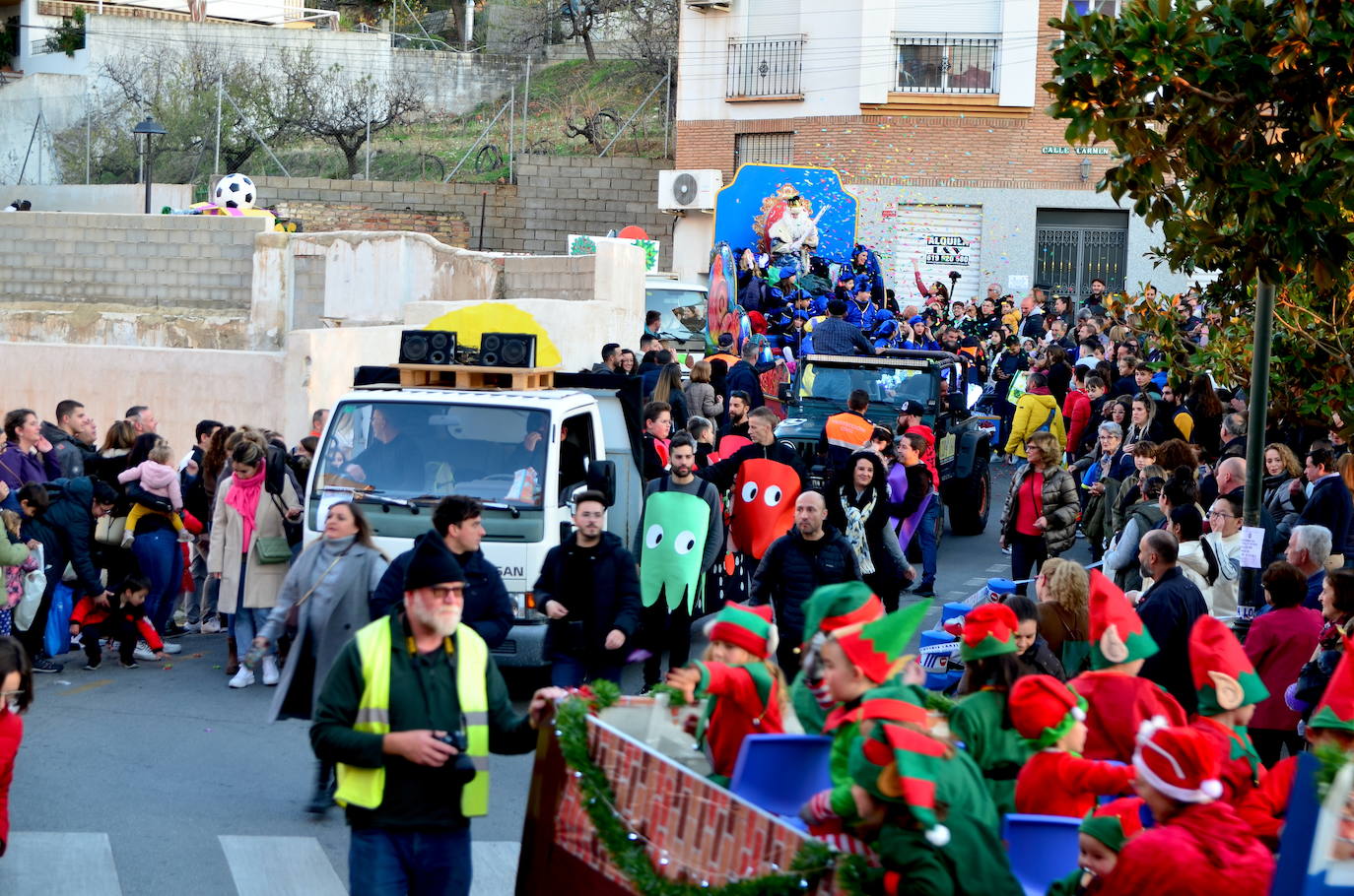 La Cabalgata de Huétor Vega, a su paso por la Plaza del Mentidero.