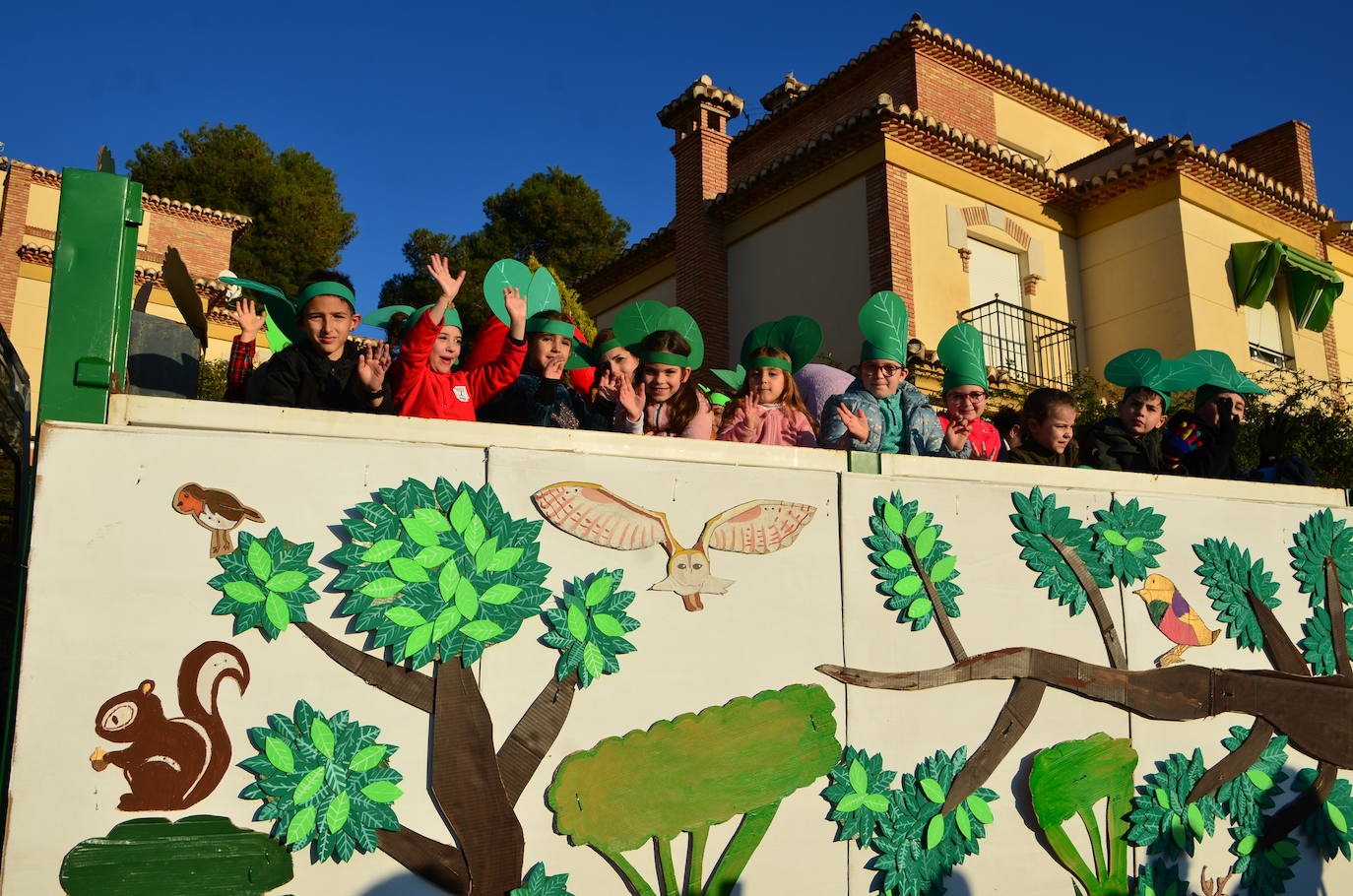 Reivindicación de los arbolitos, en las carrozas de Operación Encina y el Aula Ambiental.