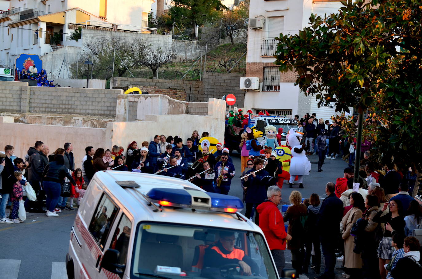 La Cabalgata de Huétor Vega, a su paso por la Plaza del Mentidero.