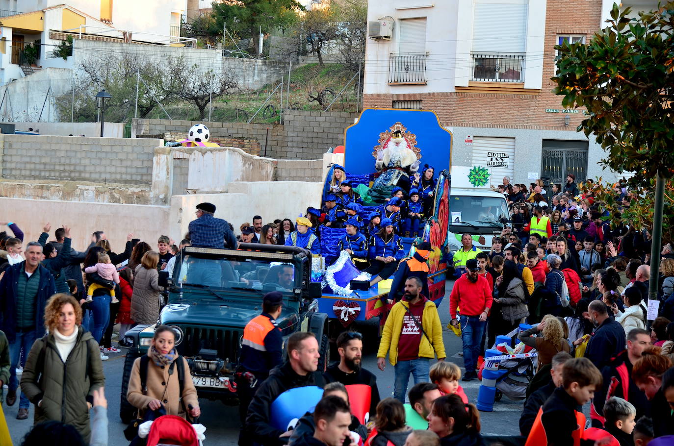 La Cabalgata de Huétor Vega, a su paso por la Plaza del Mentidero.