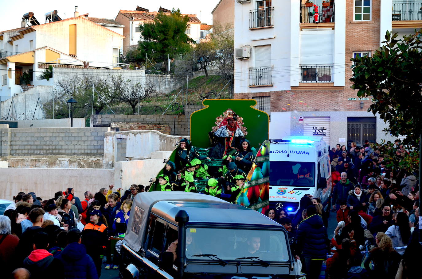 La Cabalgata de Huétor Vega, a su paso por la Plaza del Mentidero.