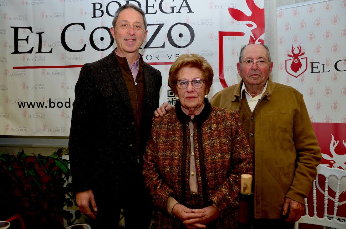 Gran ambiente en los estands de las XXVIII Jornadas del Vino, Jamón y Chacinas de Huétor Vega.