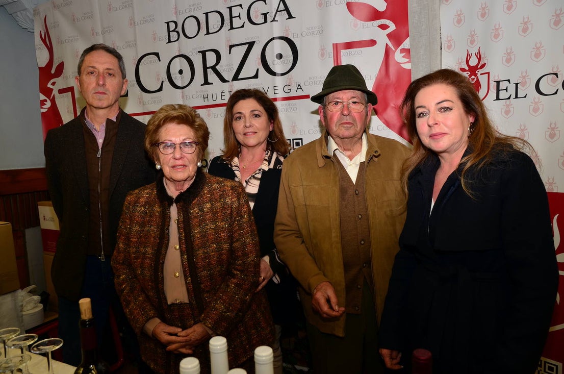 Gran ambiente en los estands de las XXVIII Jornadas del Vino, Jamón y Chacinas de Huétor Vega.
