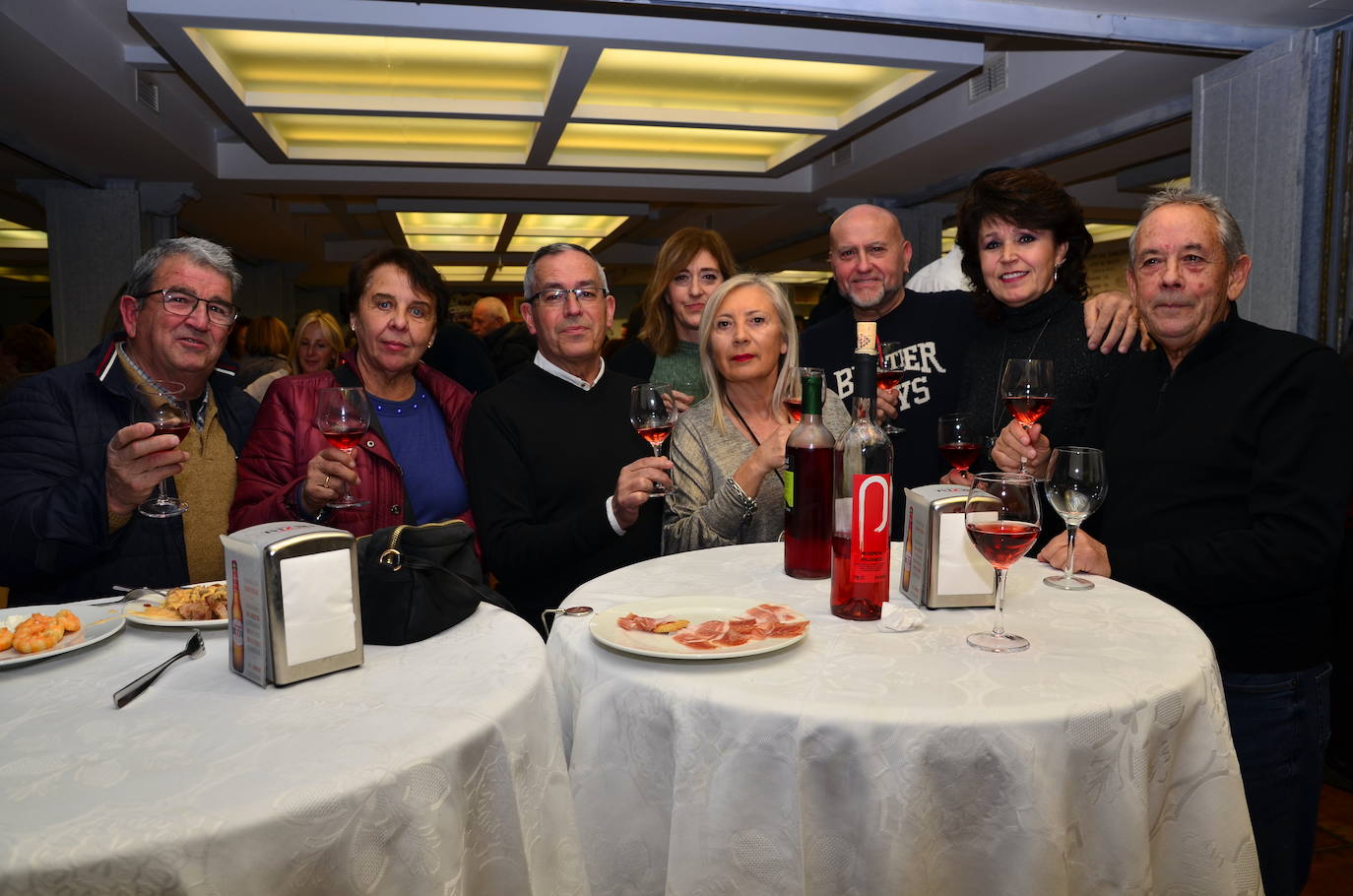 Gran ambiente en los estands de las XXVIII Jornadas del Vino, Jamón y Chacinas de Huétor Vega.