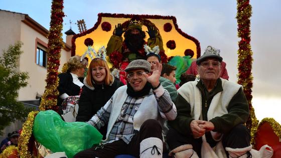 La cabalgata de Huétor Vega supera al frío y la lluvia