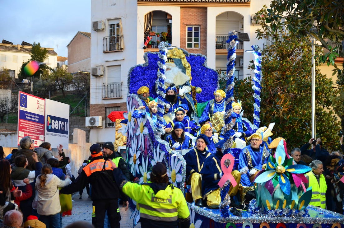 La cabalgata de Huétor Vega supera al frío y la lluvia