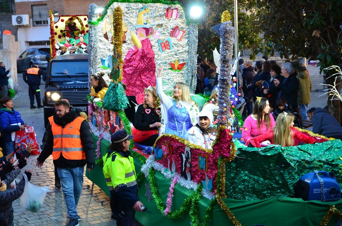La cabalgata de Huétor Vega supera al frío y la lluvia