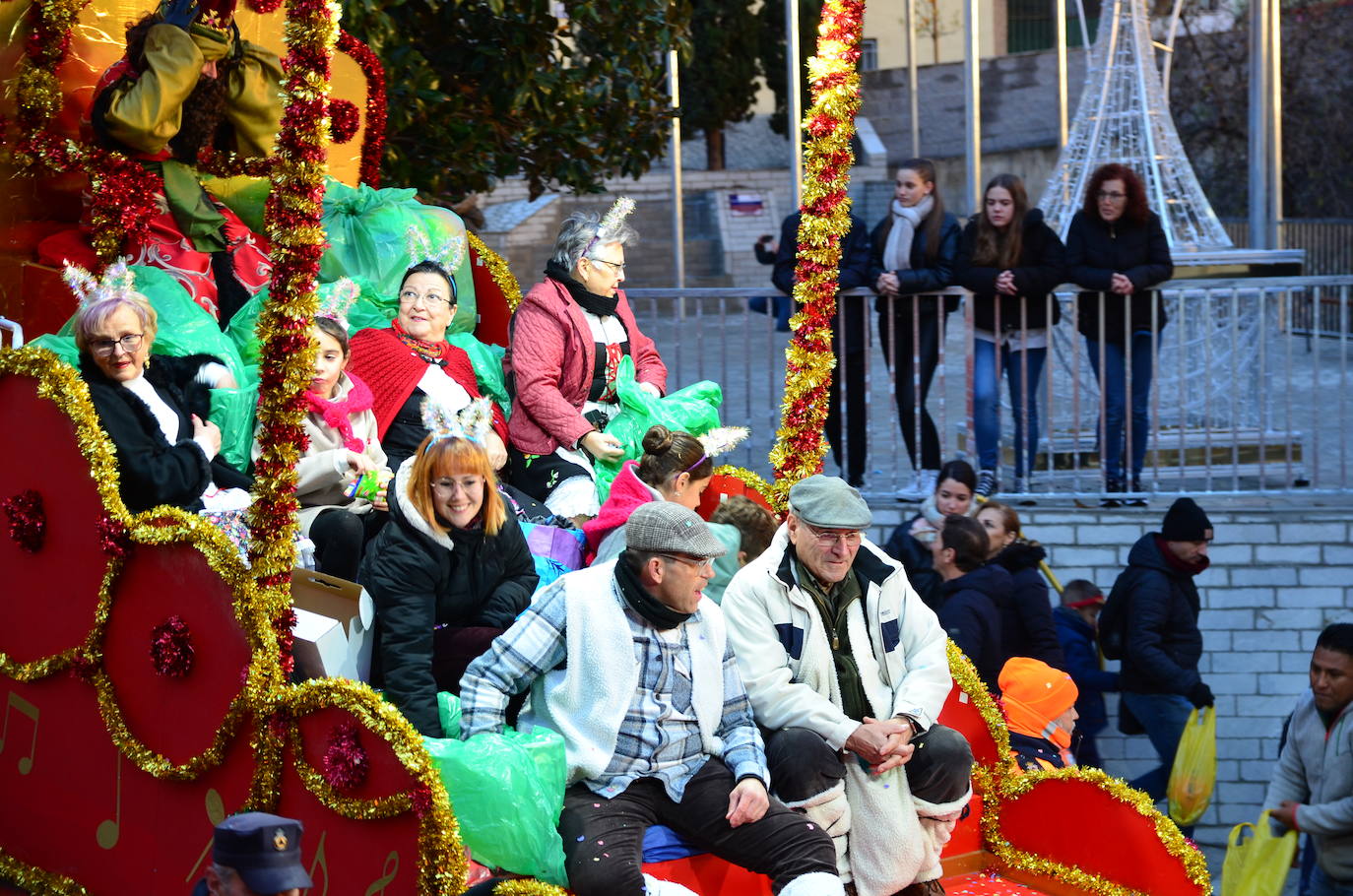 La cabalgata de Huétor Vega supera al frío y la lluvia