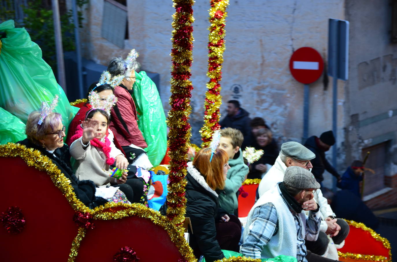La cabalgata de Huétor Vega supera al frío y la lluvia