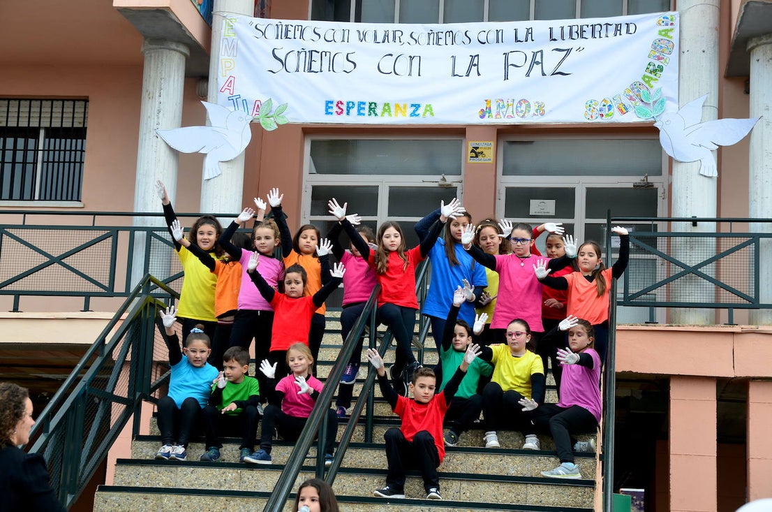La comunidad educativa de Huétor Vega sueña con la paz