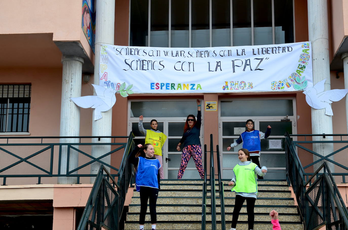 La comunidad educativa de Huétor Vega sueña con la paz