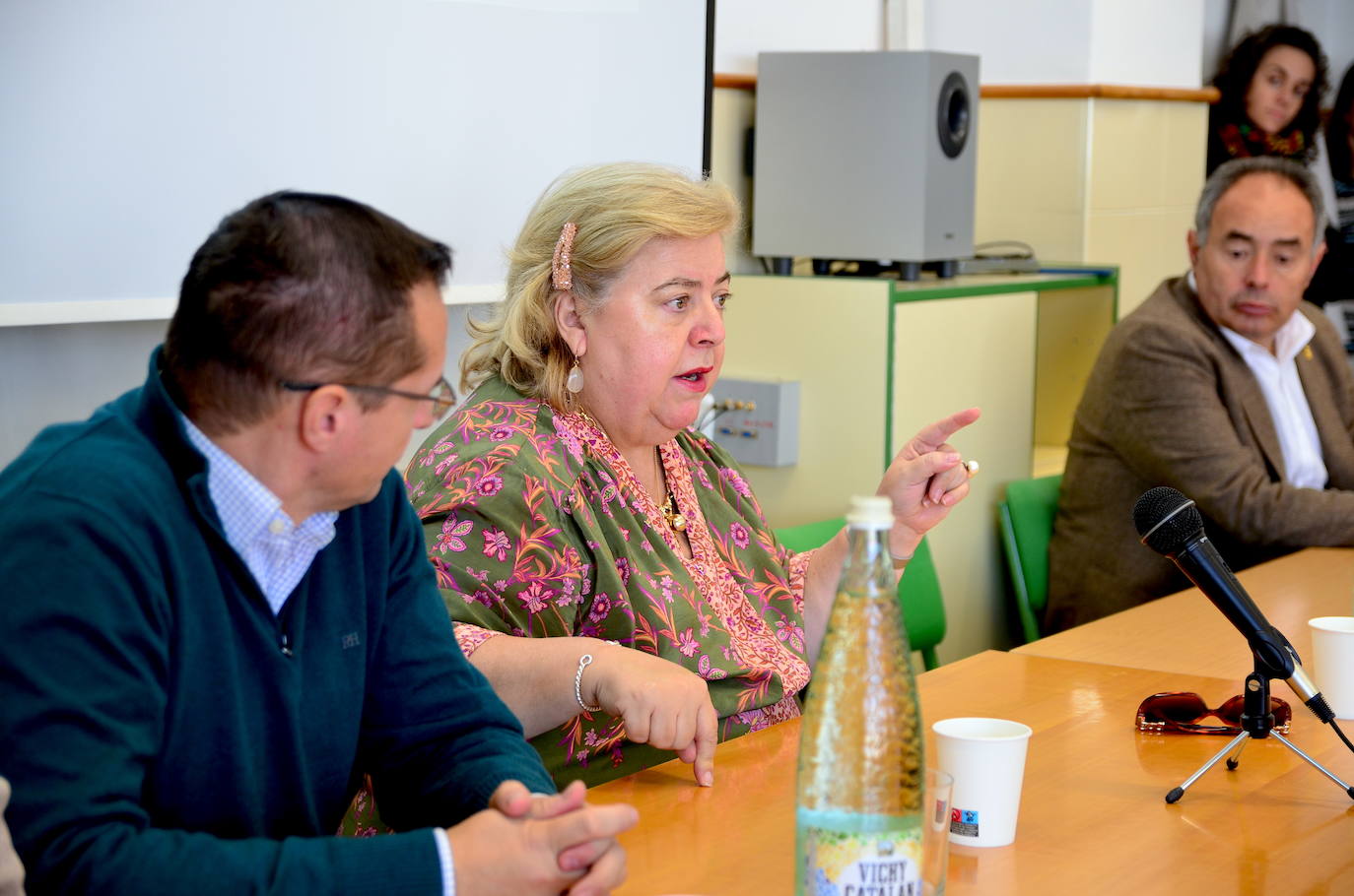 Clara Aguilera enseña la realidad del Parlamento Europeo al IES Los Neveros