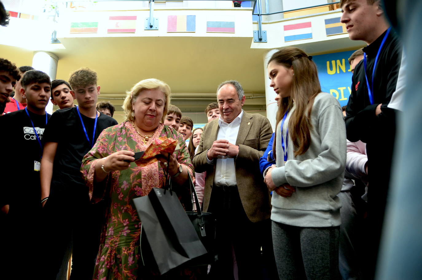 Clara Aguilera enseña la realidad del Parlamento Europeo al IES Los Neveros