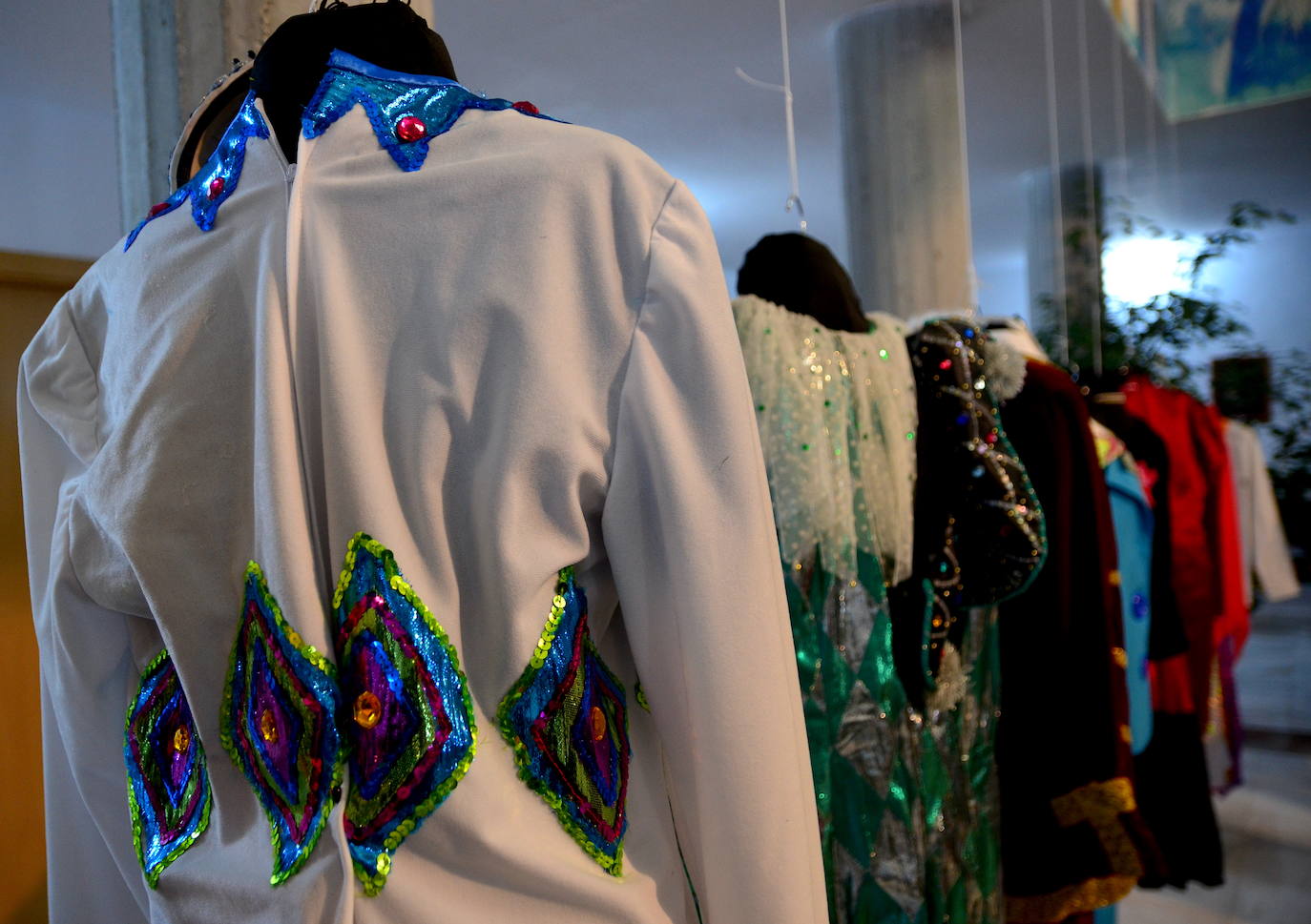 Huétor Vega expone los trajes de su carnaval tradicional