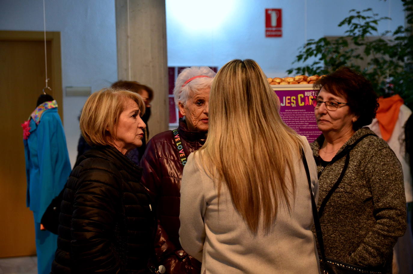 Huétor Vega expone los trajes de su carnaval tradicional