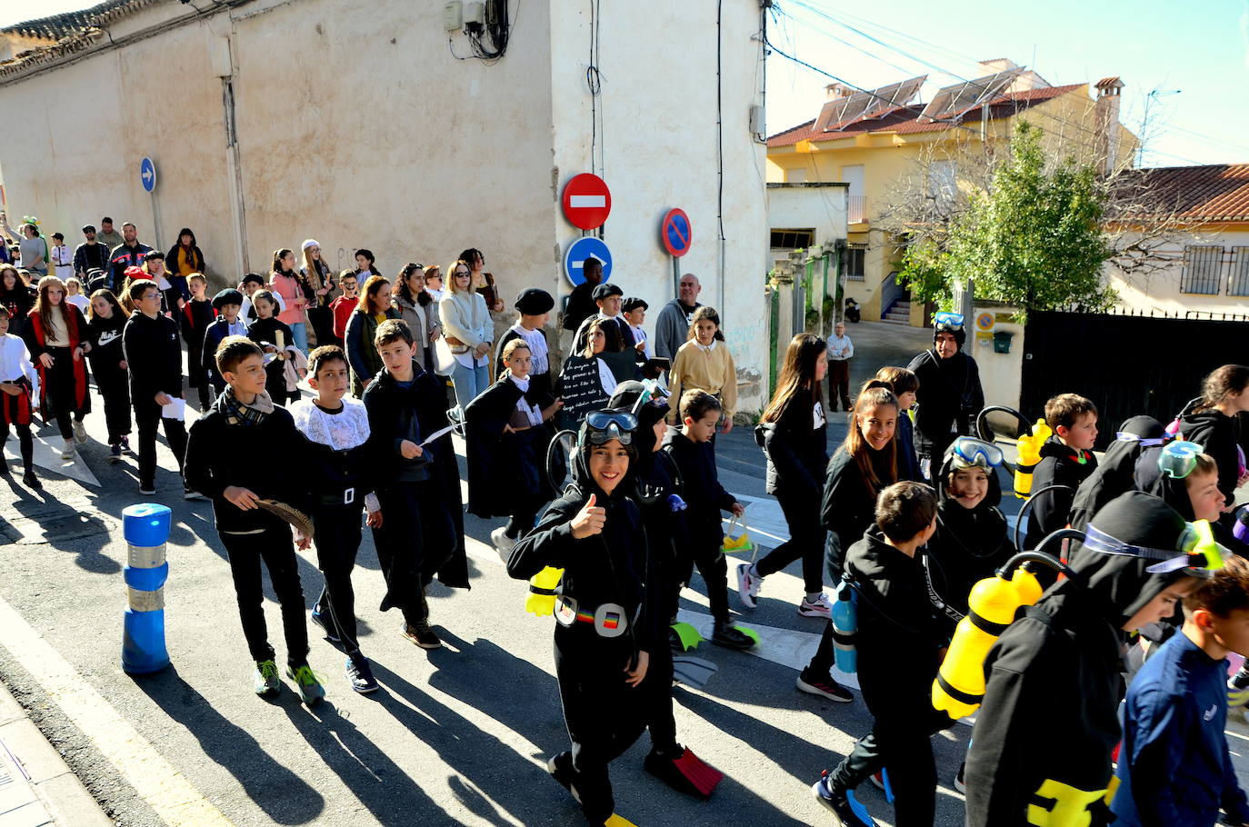 Encuéntrate en el pasacalles del carnaval de Huétor Vega